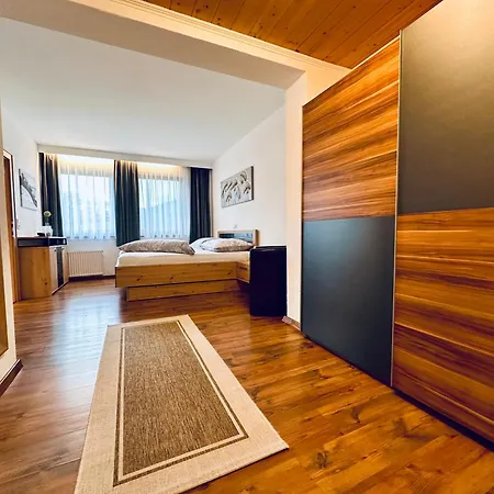 Treffhour Apartment *